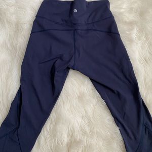 LULULEMON crop leggings. Never worn